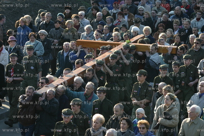 Droga Krzyzowa na Kamiennej Gorze w Gdyni. 9.04.2004...