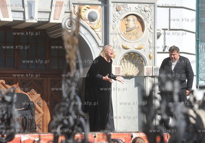 Gdansk. Dlugi Targ. Happening pt Aktorzy Przyjechali...