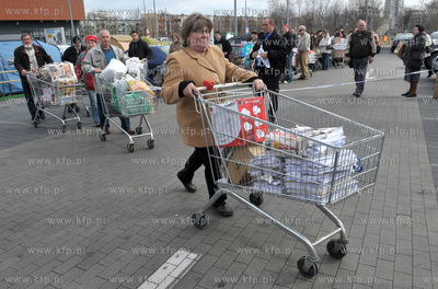 Gdansk. Parking Galerii Przymorze. Akcja ekologiczna...