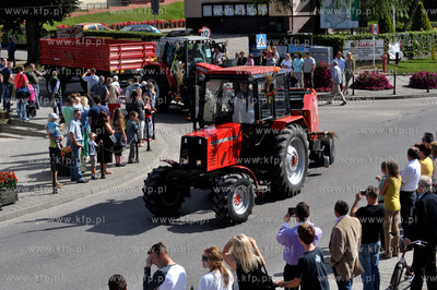 Dozynki w Luzienie na Kaszubach. Dozynkowy korowod...