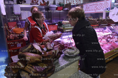 Świąteczne zakupy na Hali Targowej w Gdańsku. Stoiska...