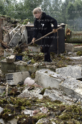 Trzebuń, gmina Dziemiany na Kaszubach. Zabudowania...
