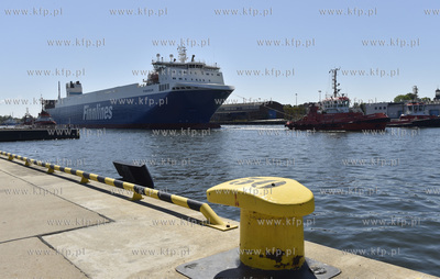 Kanał portowy Portu w Gdańsku. Nz. prom Finnsun linii...