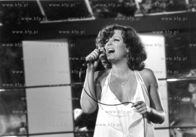 Festiwal Piosenki w Sopocie - spiewa Hanna BanaszaK....