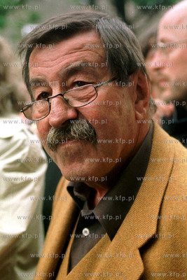Gunter Grass w Gdansku Wrzeszczu przy swoim domu na...