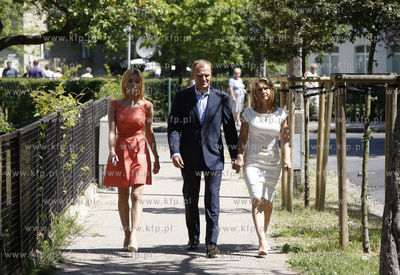 Sopot. Wybory prezydenckie. Glosuje Premier RP Donald...