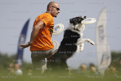 Sopot. Hipodrom. Zawody Frisbee - latajace psy za latajacym...