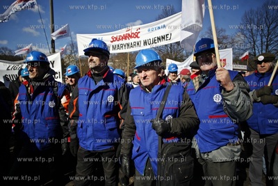 Pikieta pod Urzędem Wojewodzkim w Gdansku w gescie...