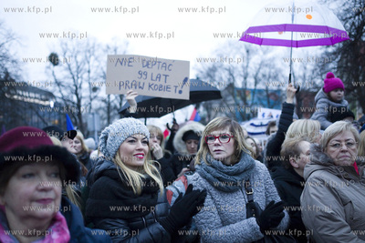 Międzynarodowy Strajk Kobiet. Przemarsz ulicami Gdańska....