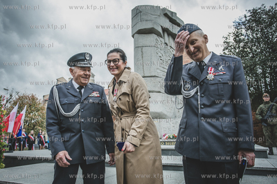 Uroczystości rocznicowe pod pomnikiem Tym co za Polskość...