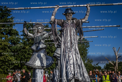 FETA.Teatr Akt "Fu-Turyści" - parada / Polska, Warszawa.
14.07.2024
fot....