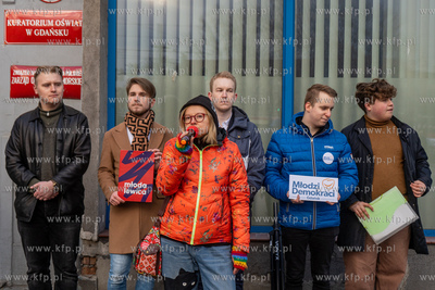 Wiec Czarnek (nie) edukacyjny pod Kuratorium Oświaty...