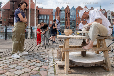 Okolice Spichlerzy Narodowego Muzeum Morskiego na wyspie...
