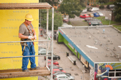 Gdansk. Zaspa. Pilotow 10. Demontaz rusztowania i odsloniecie...
