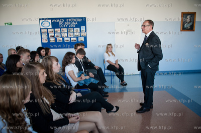 Gdansk. Inauguracja roku szkolnego w VII Liceum Ogolnoksztalcacym...