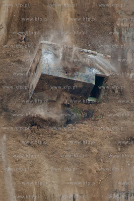 Gdynia. Akcja zsuwania powojennego polskiego schronu...