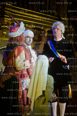 Gdansk. Dwor Artusa. Pierwszy odcinek improwizowanego...