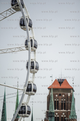 Gdansk. Montaz kola widokowego na Wyspie Spichrzow.
13.06.2016
fot....