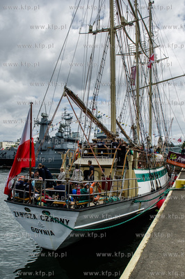Gdynia. Nabrzeże Basenu Prezydenta. Dzien otwarty...