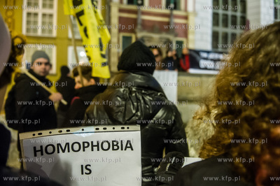 Gdańsk. Długi Targ. Pikieta - Solidarnie przeciwko...