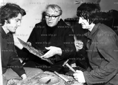 Stanislaw Stryjek wraz uczniami T. Zuberem i W. Pawlowskim...