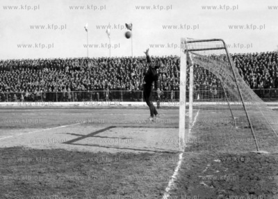 Mecz piłkarski na stadionie Lechii w Gdańsku. (lata60).19650008045zFot....