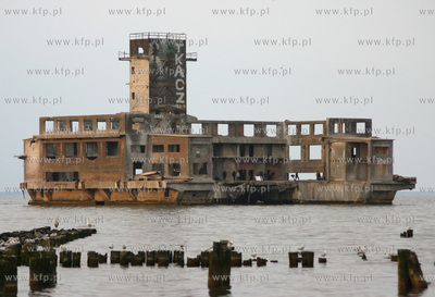 Ekipa filmowa serialu Kryminalni realizuje na plazy...