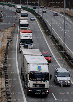 Gdynia. Dobiegaj1 konca prace przy budowie ostatniego...