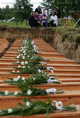 Szczecin/Glinna/zachodniopomorskie. Na cmentarzu wojennym...