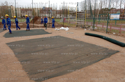 Ustka, robotnicy z Chin buduja w ramach rzadowego projektu...