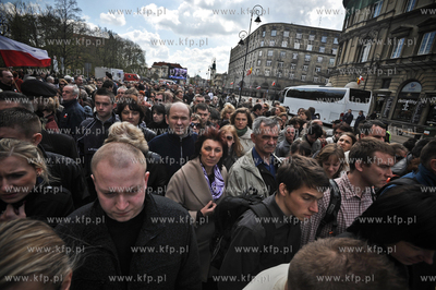 Warszawa, Minuta ciszy w intencji zmarlych osob w katastrofie...