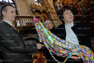 Gdansk Dwor Artusa. Grupa Japonczykow zrzeszonych w...