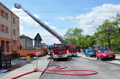 Gdynia - Obluze. Pozar dachu jednego z blokow na ul....