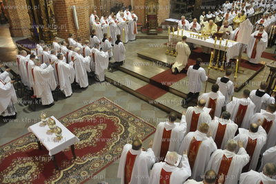 Msza Krzyzma w katedrze pelplinskiej sprawowana przez...