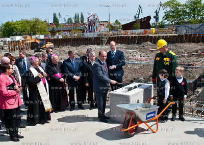 Pomnik Trzech Krzyzy na Placu Solidarnosci w Gdansku.....