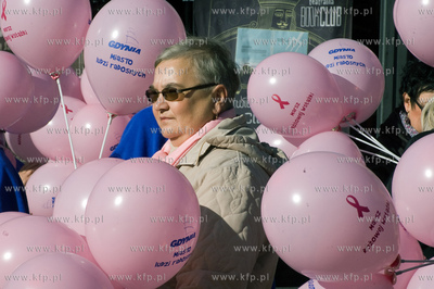 Marsz rozowej wstazki przeszedl ulicami Gdyni z okazji...