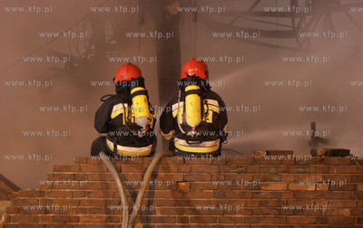 Gdansk. Pozar znajdujacej sie na terenie Stoczni Gdanskiej...