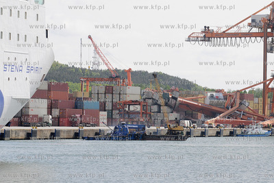 Przystan promowa Stena Line w Gdyni. Wychodzacy w podroz...