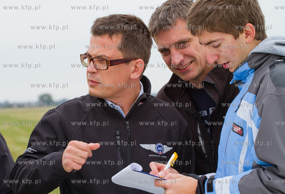 Pruszcz Gdanski, zawody na celnosc ladowania o puchar...