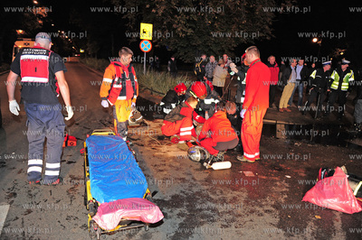 Sopot. Ul. Powstancow warszawy k. hotelu Grand. Samochod...