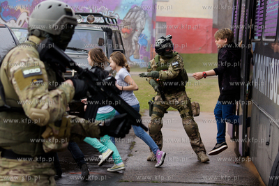 Gdansk. Gimnazjum nr 29 na Suchaninie. Pokazy Gdanskiej...