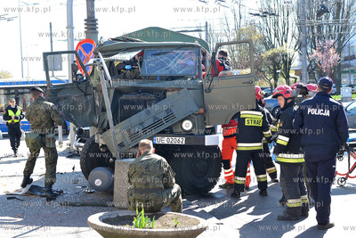Na skrzyzowaniu ulic 10 Lutego i Swietojanskiej w Gdyni...