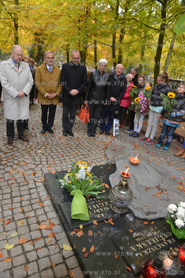 Cmentarz Gdynia Witomino. Uroczystosci w 15 rocznice...