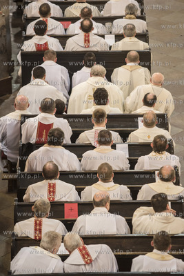 Pelplin. Msza Swieta Krzyzma w Wielki Czwartek w Bazylice...