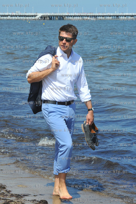 Sopot. Plaza. Spacer Ryszarda Petru z towarzyszeniem...