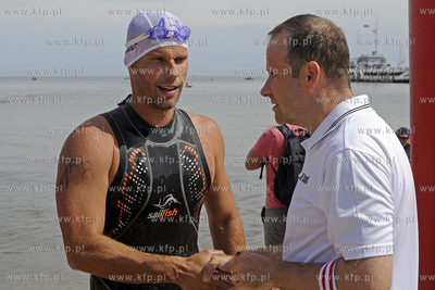 Sopot. Plaza k. molo. Wyscig plywacki dookola Molo...