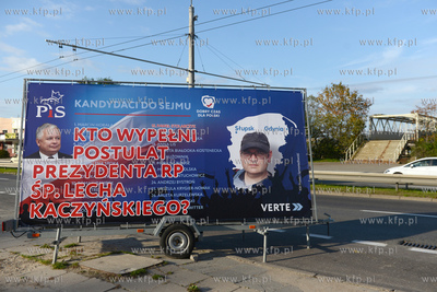 Mobilny billboard wyborczy Pawła Stolarczyka w Gdyni...