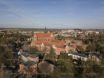 Pelplin z lotu ptaka. Na pierwszym planie pocysterski...