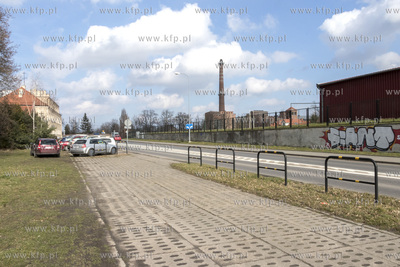 Ulica Grota Roweckiego w Pruszczu  Gdańskim. Na drugim...