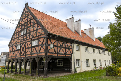 Dom pocieniowy w Miłocinie w gminie Cedry Wielkie...